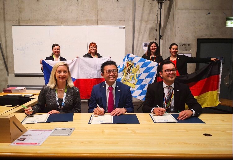 Confirming the Twinning partnership between Prague and Erlangen
